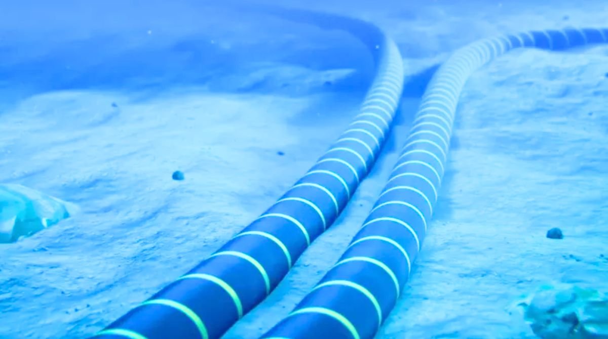 Le premier câble fibre transatlantique de l’histoire est en train d’être arraché du fond de l’océan : ce qu’on remonte avec lui vaut bien plus qu’un simple “vieux fil”