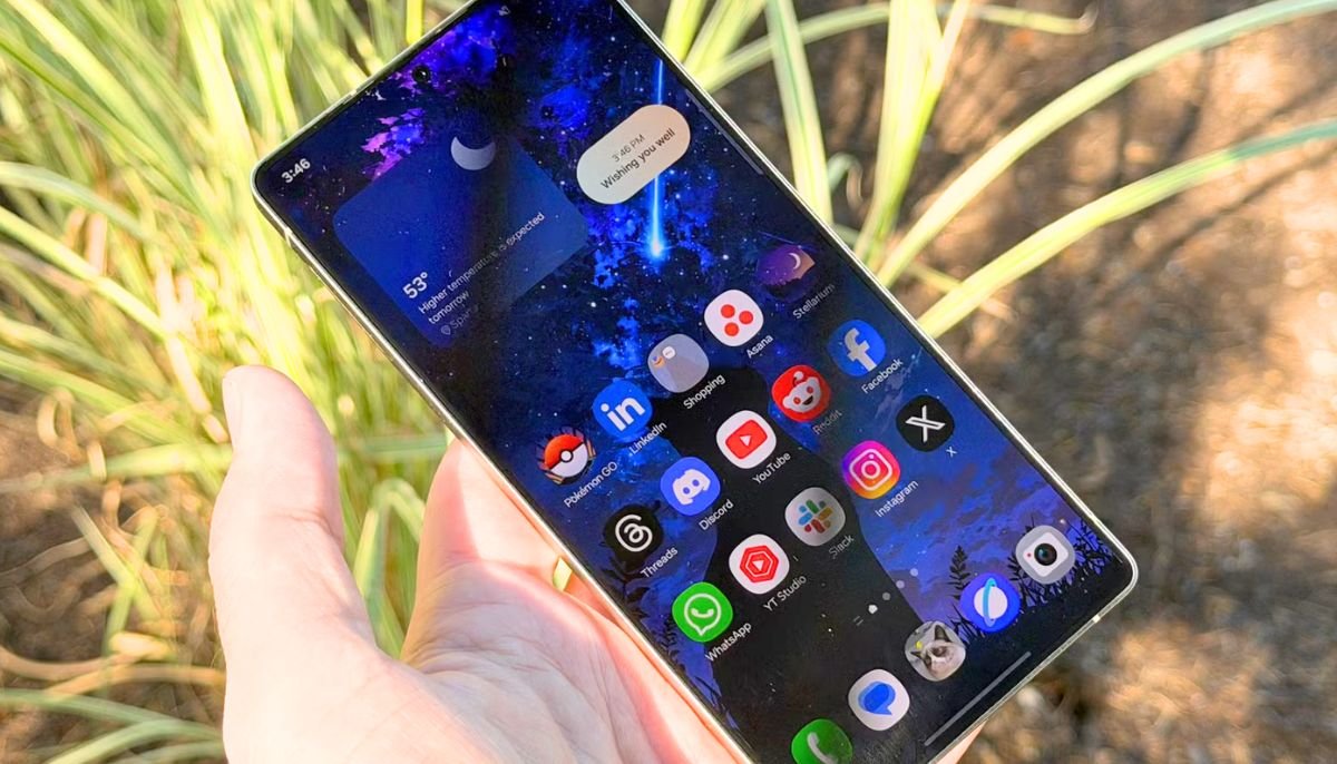 Samsung Galaxy S26 Ultra : son nouvel écran “Privacy Display” rend l’écran illisible sur les côtés dans le métro