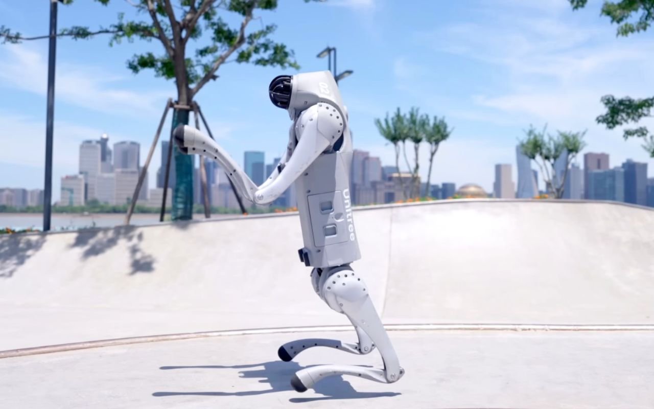 Avec 1 milliard de dollars, la Chine déploie 8 500 robots humanoïdes sur son réseau électrique dont 500 capables de travailler sous tension à la place des techniciens