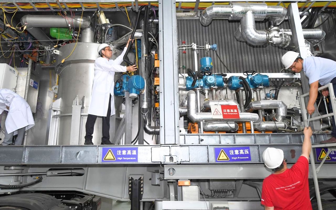 La Chine dévoile le premier réacteur nucléaire mobile au monde transportable sur camion : 10 MW pour alimenter des data centers IA ou des îles isolées pendant des décennies sans rechargement