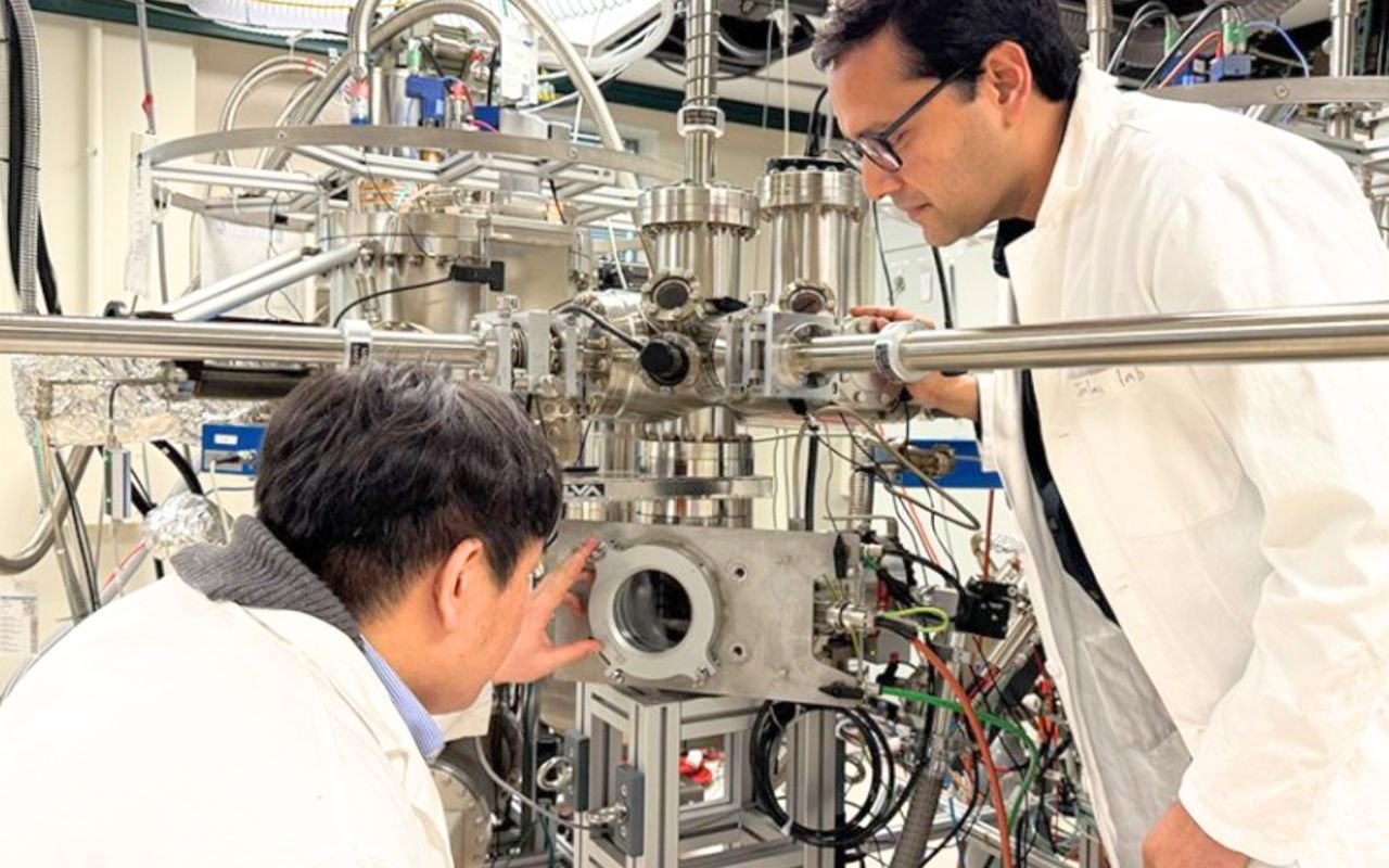 Les États-Unis modifient le comportement électronique d'un métal de plus de 1 eV sans changer sa composition : l'Université du Minnesota joue sur 4 nanomètres soit la largeur d'un brin d'ADN