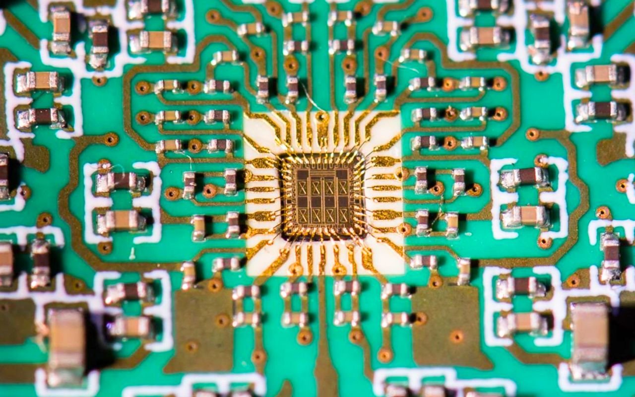 500 Gbps sur une seule puce : ce record mondial pourrait tout changer pour l’IA et les réseaux