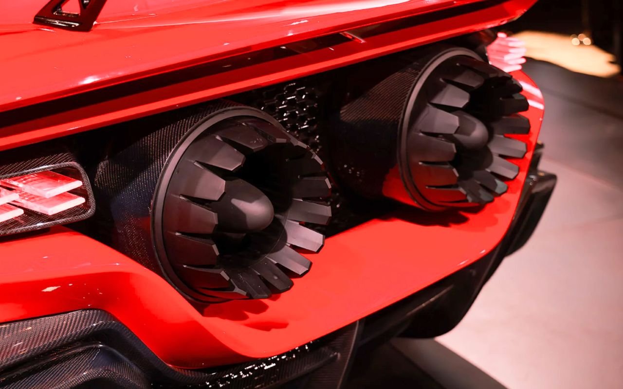 Cette hypercar électrique veut faire du 0 à 100 km/h en 0,9 seconde avec des boosters de fusée intégrés