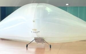 Cette startup française mise sur une aile gonflable pour créer un drone cargo plus stable rendant les livraisons plus sûres
