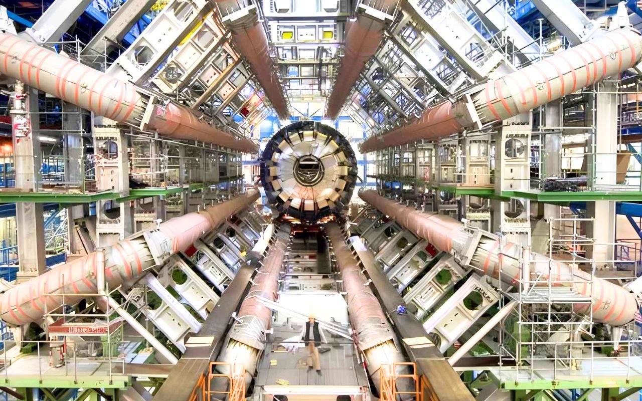 Cette ville souterraine franco-suisse de 27 km bouleverse aujourd'hui notre compréhension de la physique : les tunnels du LHC à 175 m sous terre révèlent leurs secrets