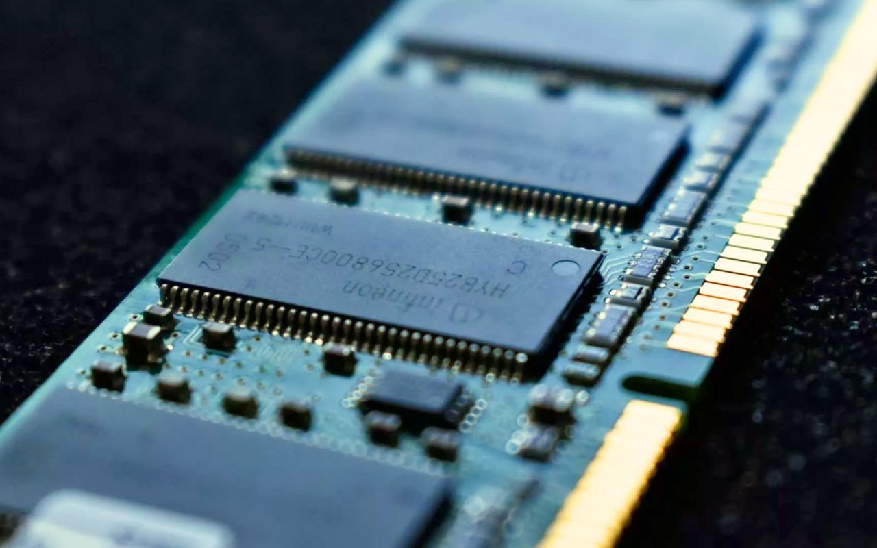 La DDR6 est officielle : Samsung SK Hynix et Micron développent en parallèle la mémoire qui doublera la vitesse de la DDR5 pour 2028-2029 avec 17,6 Gbps pour les data centers IA en premier