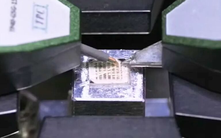 Le Japon dévoile une puce quantique qui pourrait contourner le plus gros frein des processeurs