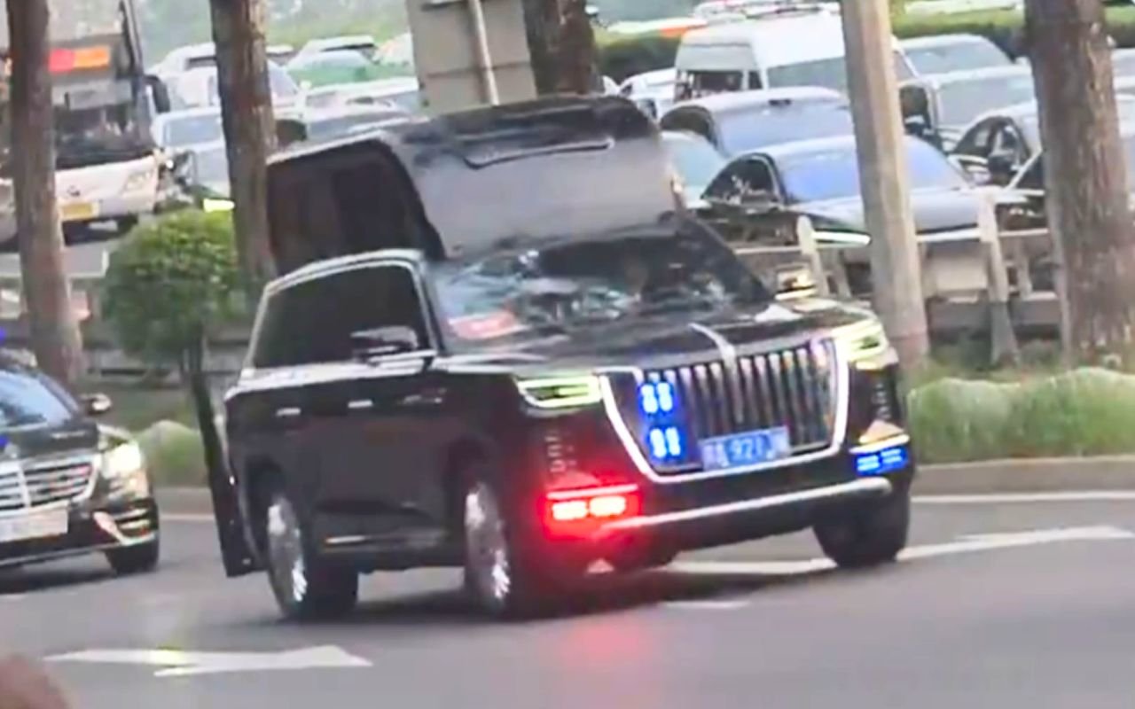 Le cortège de Donald Trump à Pékin intrigue avec deux SUV noirs mystérieux au toit anormalement haut