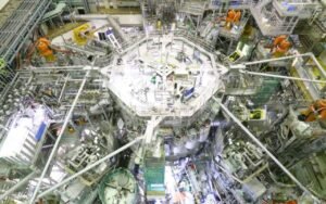 Le plus grand tokamak en fonctionnement redémarre au Japon avec des bobines géantes pour préparer la fusion