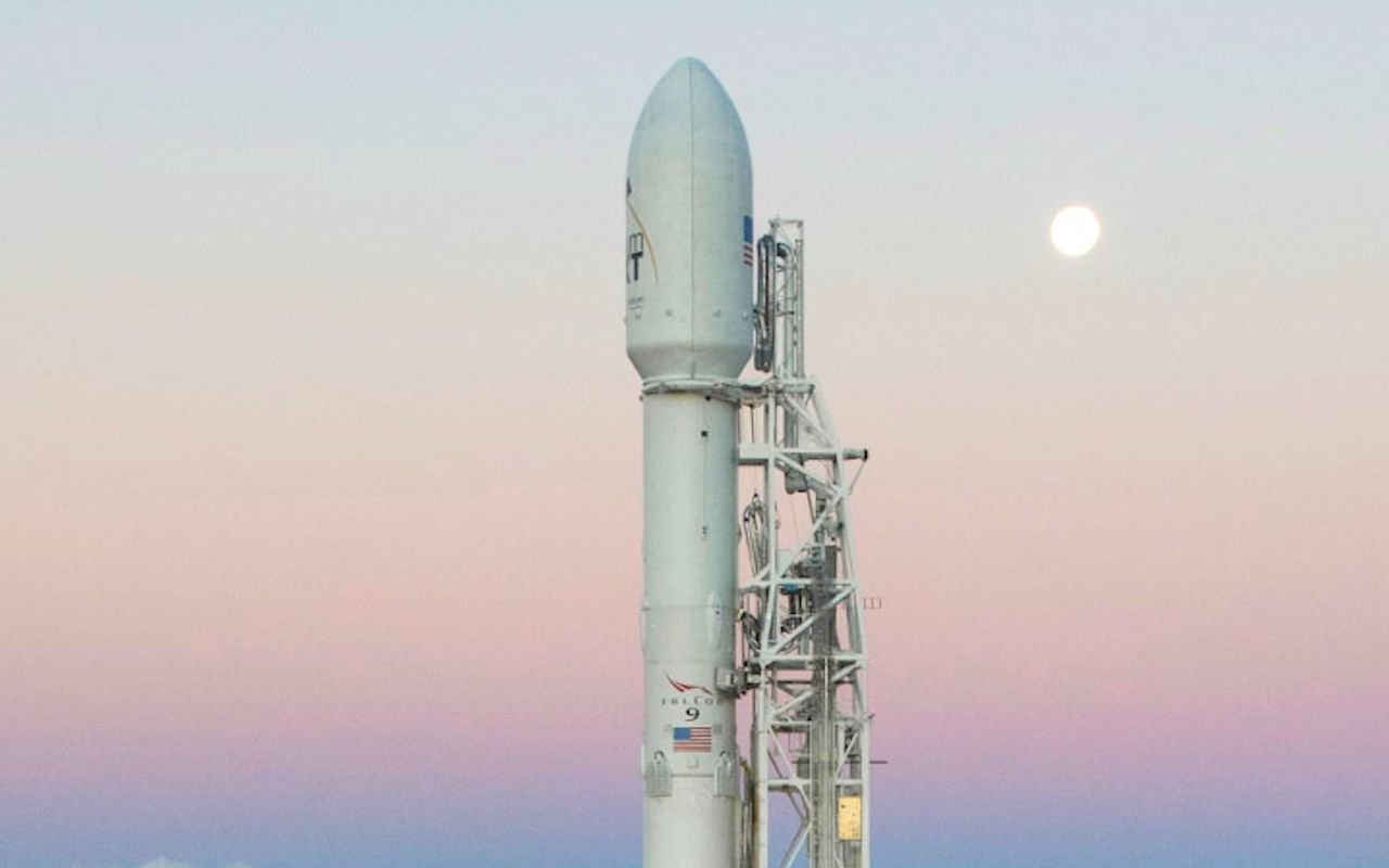 SpaceX a perdu un étage de Falcon 9 en janvier 2025 et il frappera la Lune à 8 700 km/h le 5 août 2026 : l'astronome Bill Gray l'a observé plus de 1 000 fois pour calculer l'heure d'impact