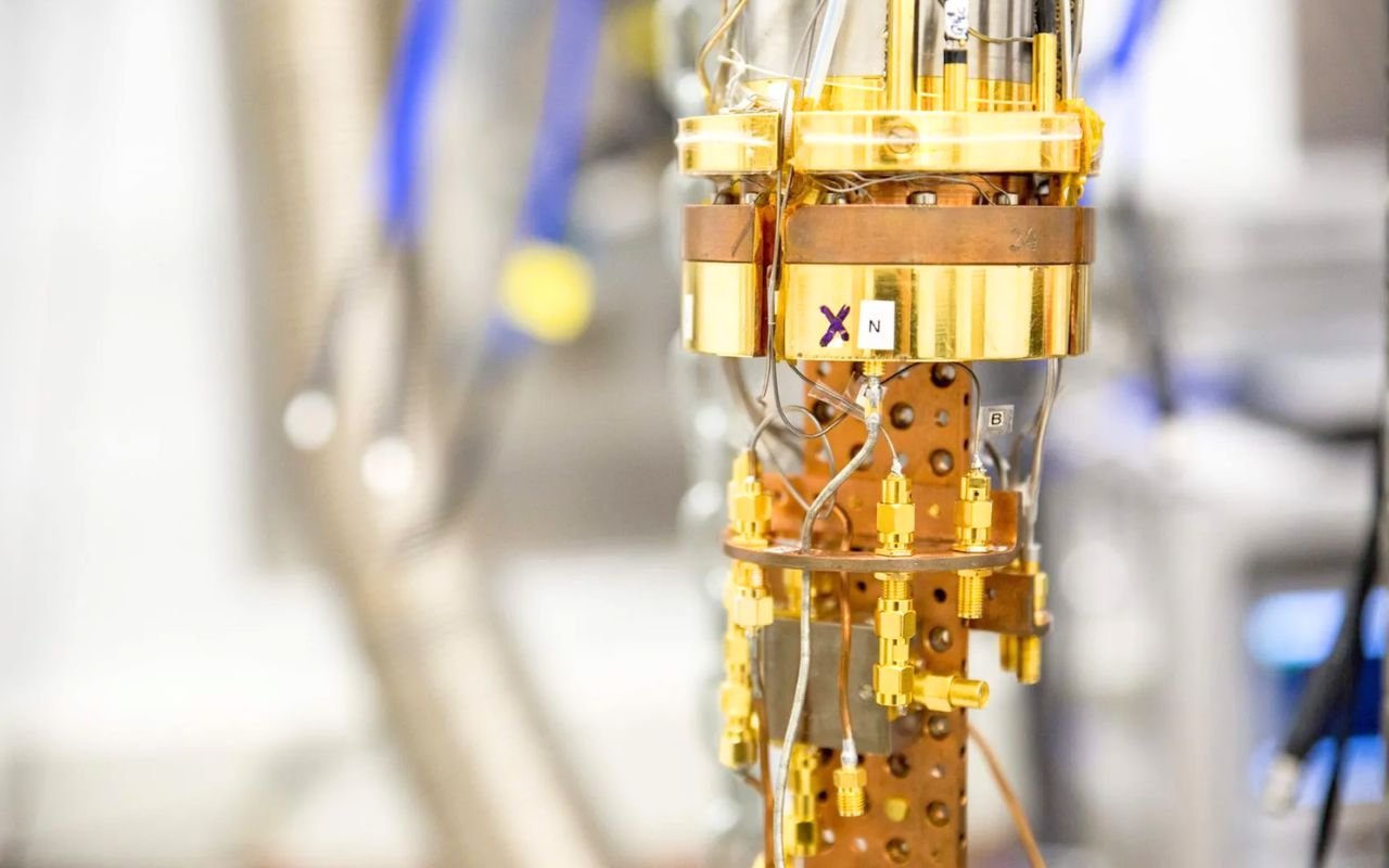 Un “time crystal” connecté pour la première fois au monde réel : cette percée quantique pourrait tout changer pour la mémoire et les capteurs