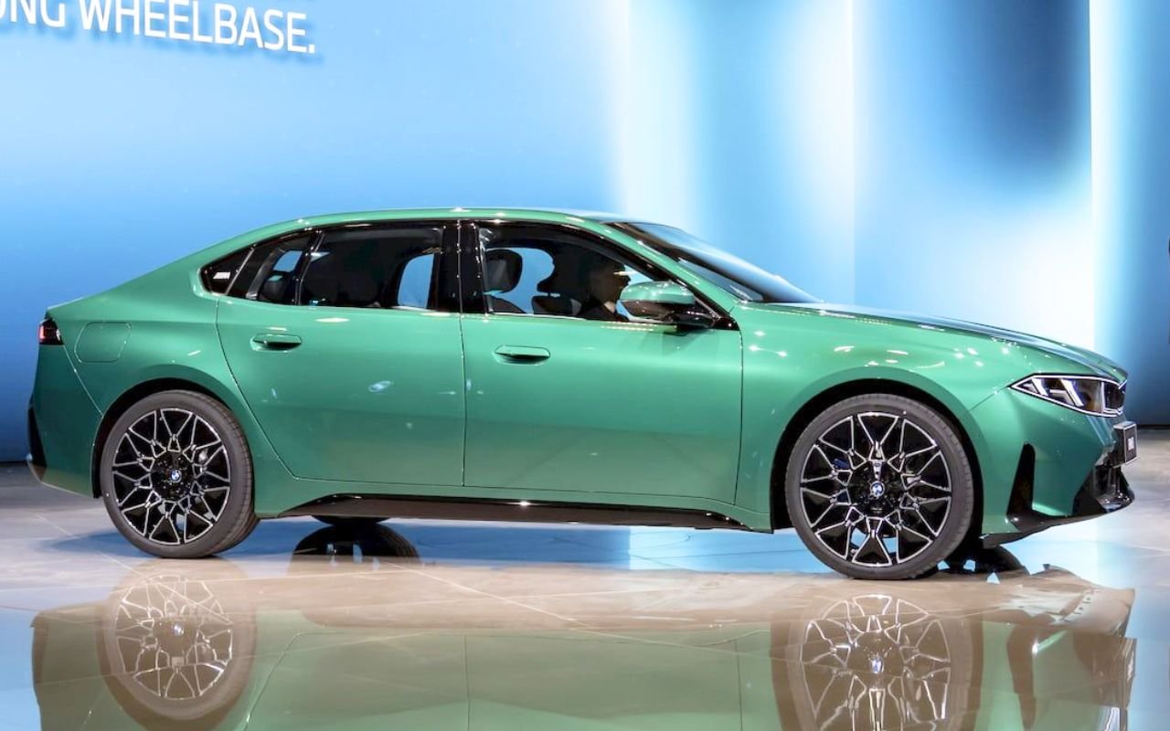 BMW accélère le calendrier de sa nouvelle i3 électrique, portée par un engouement supérieur aux prévisions