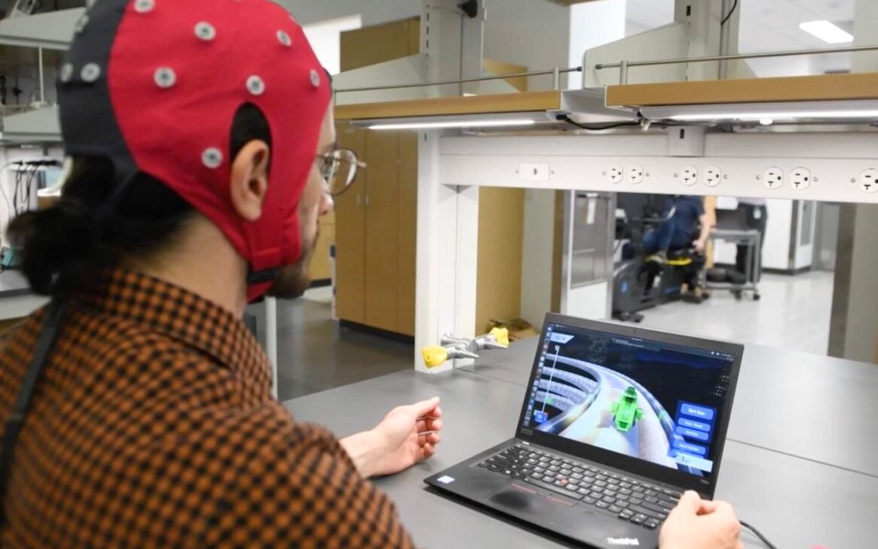 Et si la manette disparaissait ? Des chercheurs font jouer le cerveau directement, sans clavier ni geste, grâce à des capteurs EEG