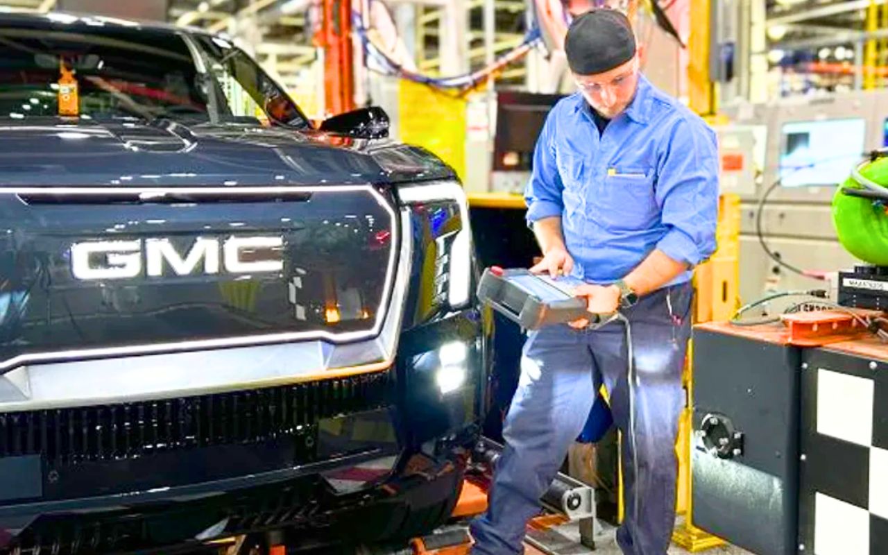 General Motors automatise son usine de véhicules électriques après 1 300 licenciements