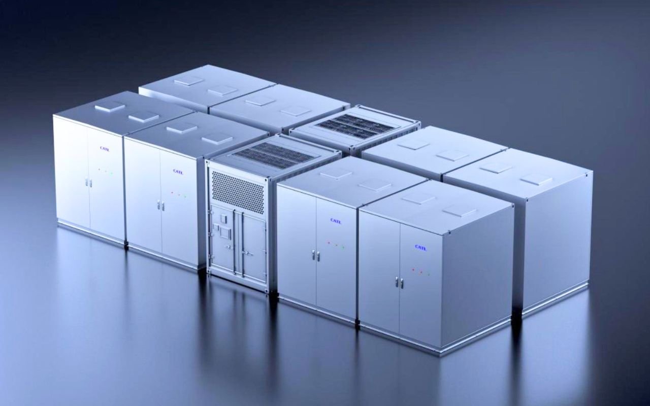 Tout le monde misait sur le lithium mais CATL vient de valider 30 MWh de sodium-ion TENER sur le terrain, prouvant que la technologie est industriellement mûre
