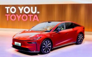 Forcé par le prix de l’essence, Toyota bascule vers l’électrique avec des ventes qui bondissent de 170 % ses concurrents regardent avec inquiétude