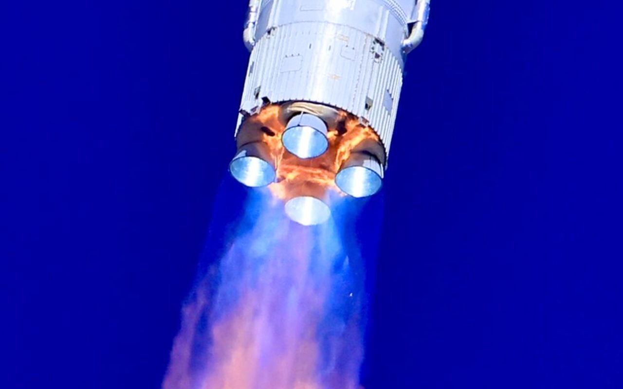 Un objet chinois passe à 200 mètres d’un Starlink puis explose : l’orbite basse sous pression