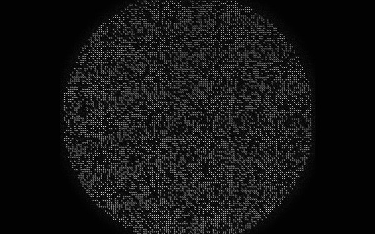 Caltech piège 6 100 qubits d’atomes neutres: une précision record qui change l’échelle quantique