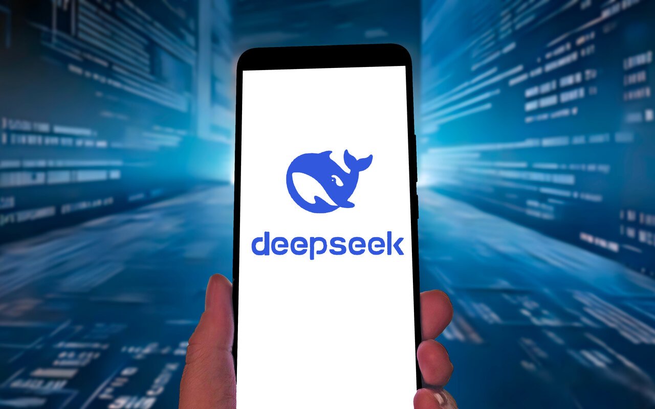 Coincée par Washington, DeepSeek conçoit ses propres puces d’IA : une riposte qui redessine la rivalité technologique entre les États-Unis et la Chine