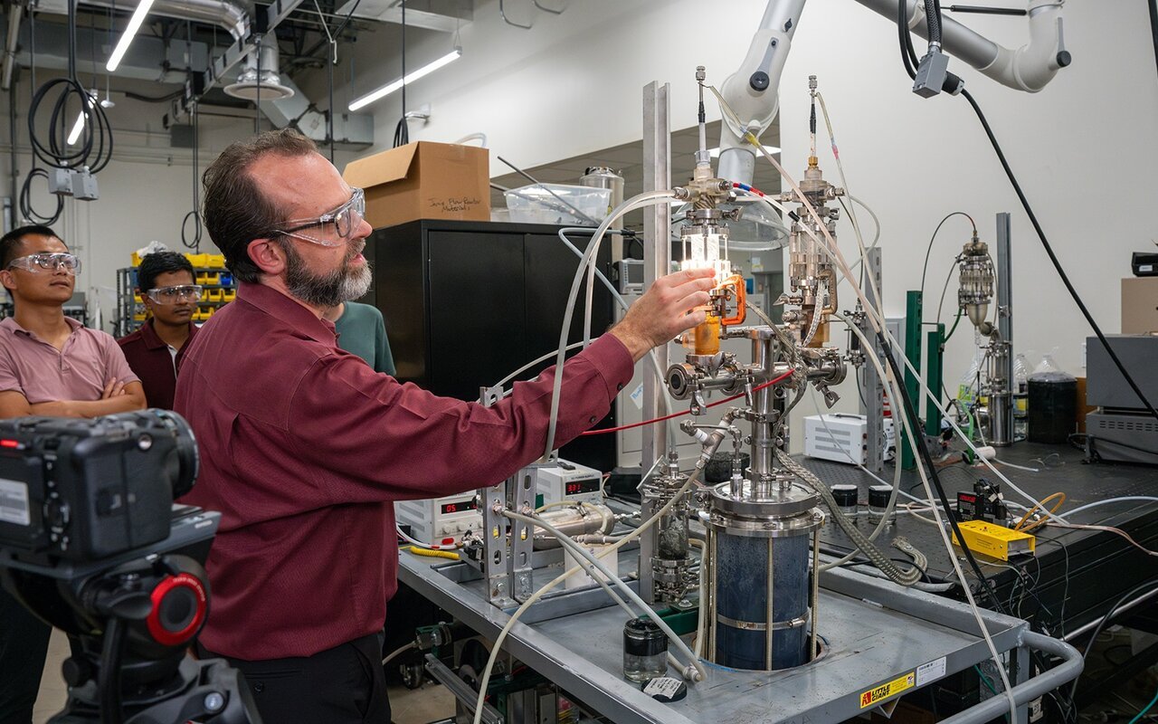 Pourquoi les États-Unis misent sur le gaz naturel pour produire graphène et hydrogène et transformer l’avenir des batteries et de l’électronique