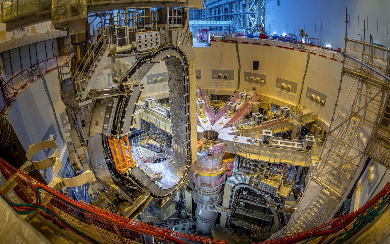 1 100 tonnes au cœur d’ITER : le module central qui va confiner le plasma de fusion vient d’être installé dans le réacteur