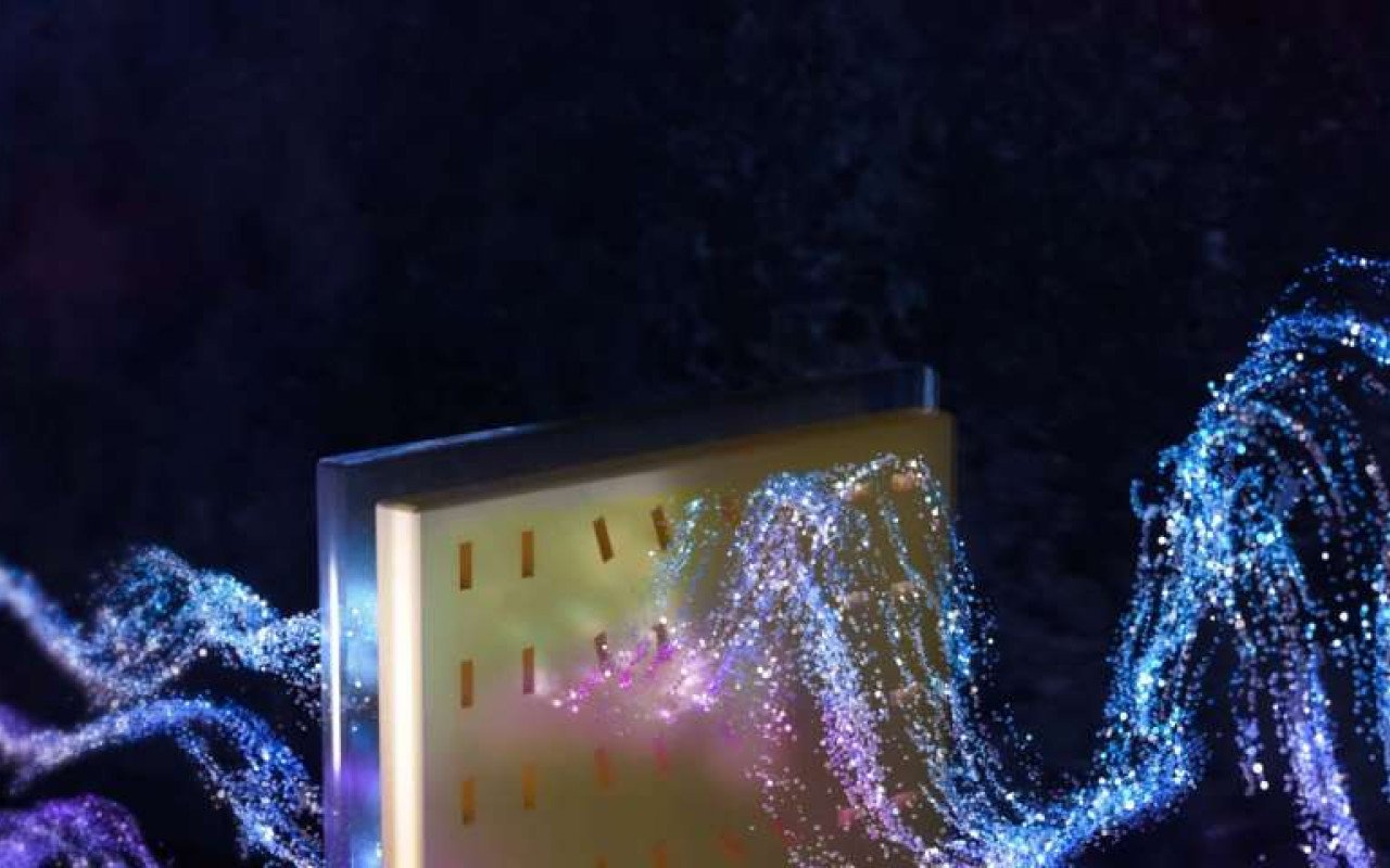 Ce métacristal d’or sur verre conçu à LSU maintient la cohérence quantique à température ambiante, sans jamais recourir au refroidissement cryogénique