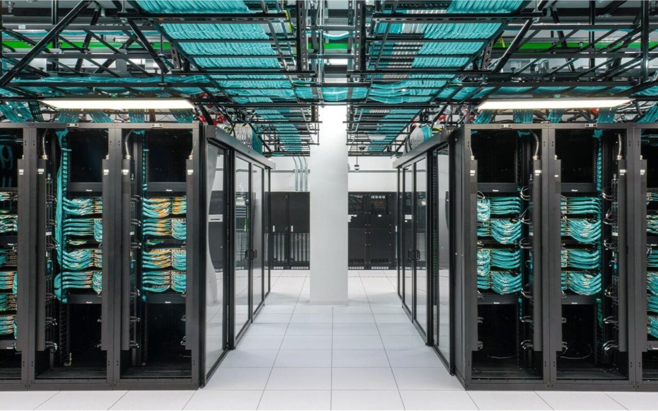 Pourquoi les 500 milliards engagés par Nvidia et SK dans les usines d’IA reposent en réalité sur un seul composant HBM