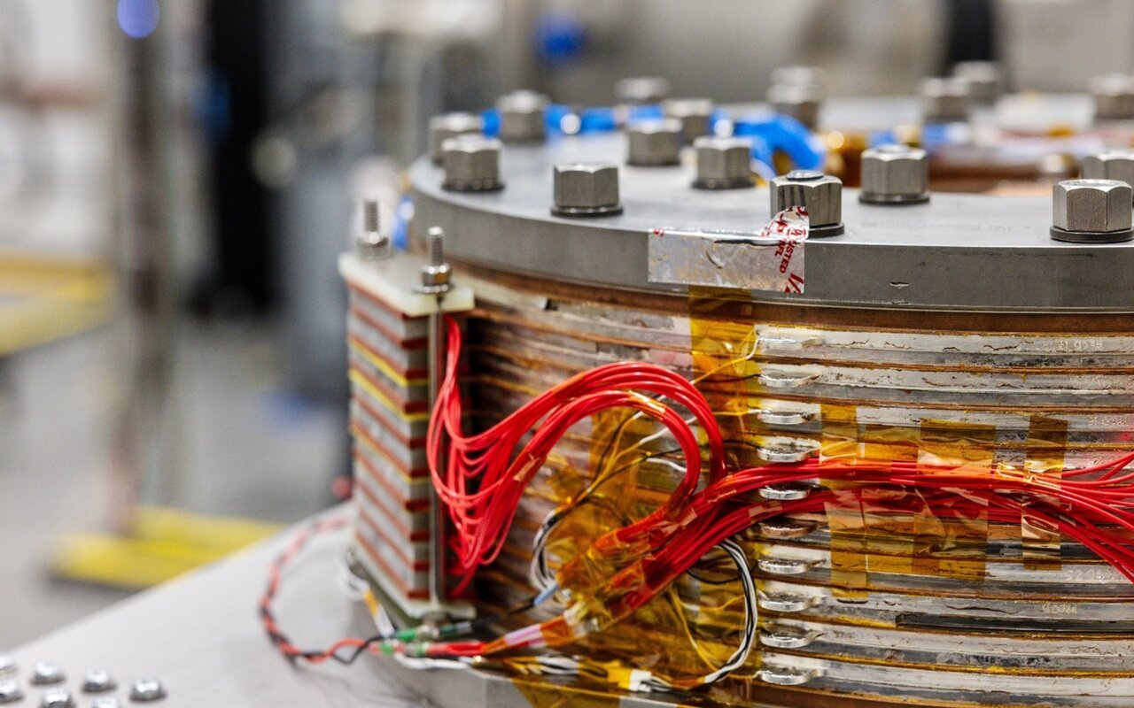 Thea Energy lève 20 M$ et veut industrialiser ses aimants HTS, la seule technologie qui pourrait enfin rendre sa fusion nucléaire viable