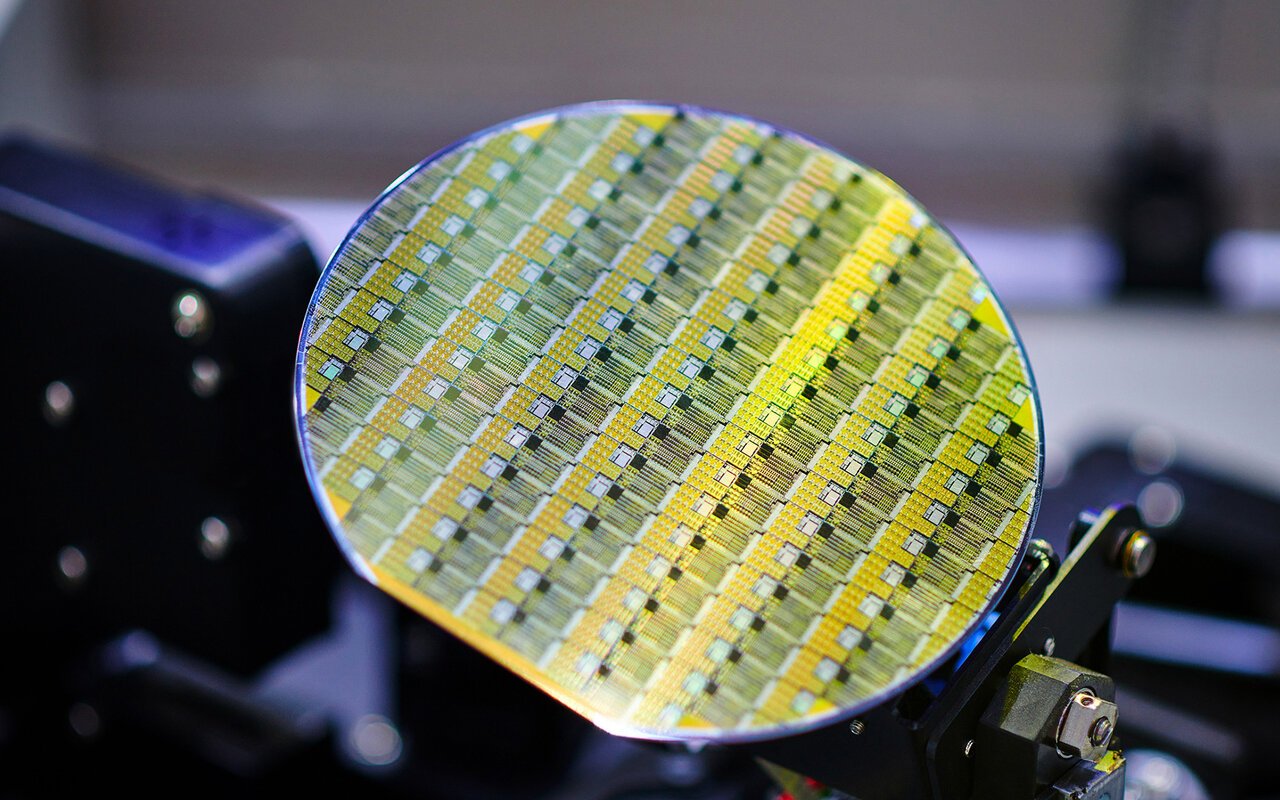 ORNL et PNNL atteignent 99,9999 % de pureté sur le silicium-28 : un seuil qui pourrait enfin neutraliser le bruit qui paralyse les puces quantiques