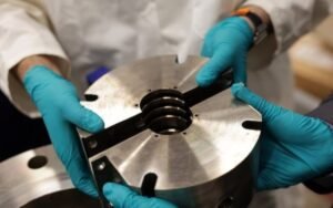 2 300 heures de chaleur extrême plus tard, des joints en graphite viennent de franchir le test qui manquait aux réacteurs à sels fondus pour devenir réels