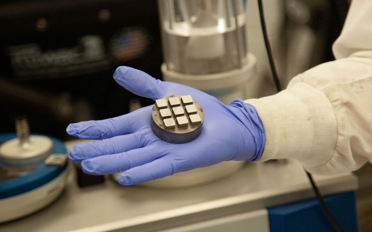 L’Université de Toronto conçoit six alliages par apprentissage automatique, dont un qui tient 1 000 °C, pour les moteurs d’avion et les réacteurs nucléaires