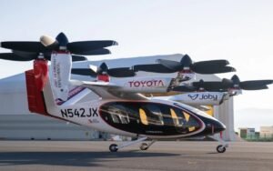 Les taxis volants électriques de Toyota et Joby ne sont plus un prototype : la production en série est lancée et change tout pour la mobilité aérienne