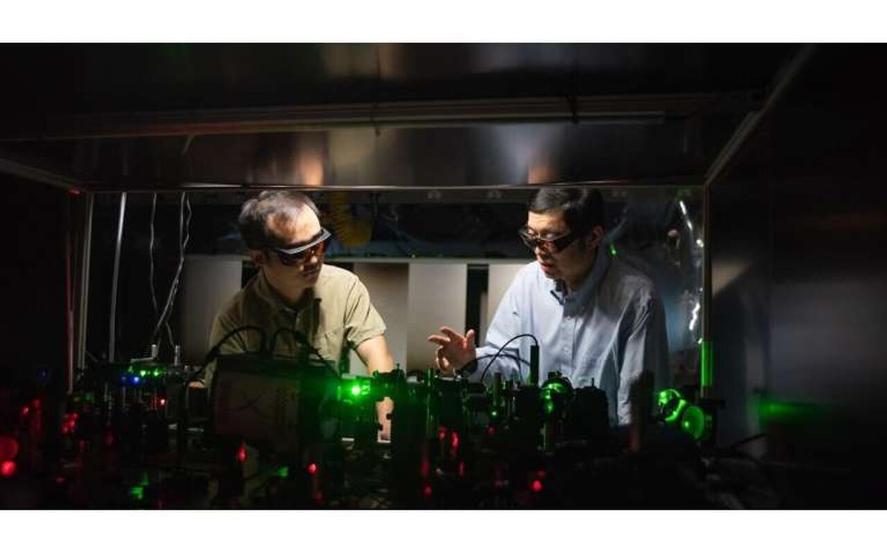 On pensait l’intrication quantique inapplicable à la microscopie, mais Lihong Wang à Caltech vient de quadrupler la résolution optique et de changer la donne