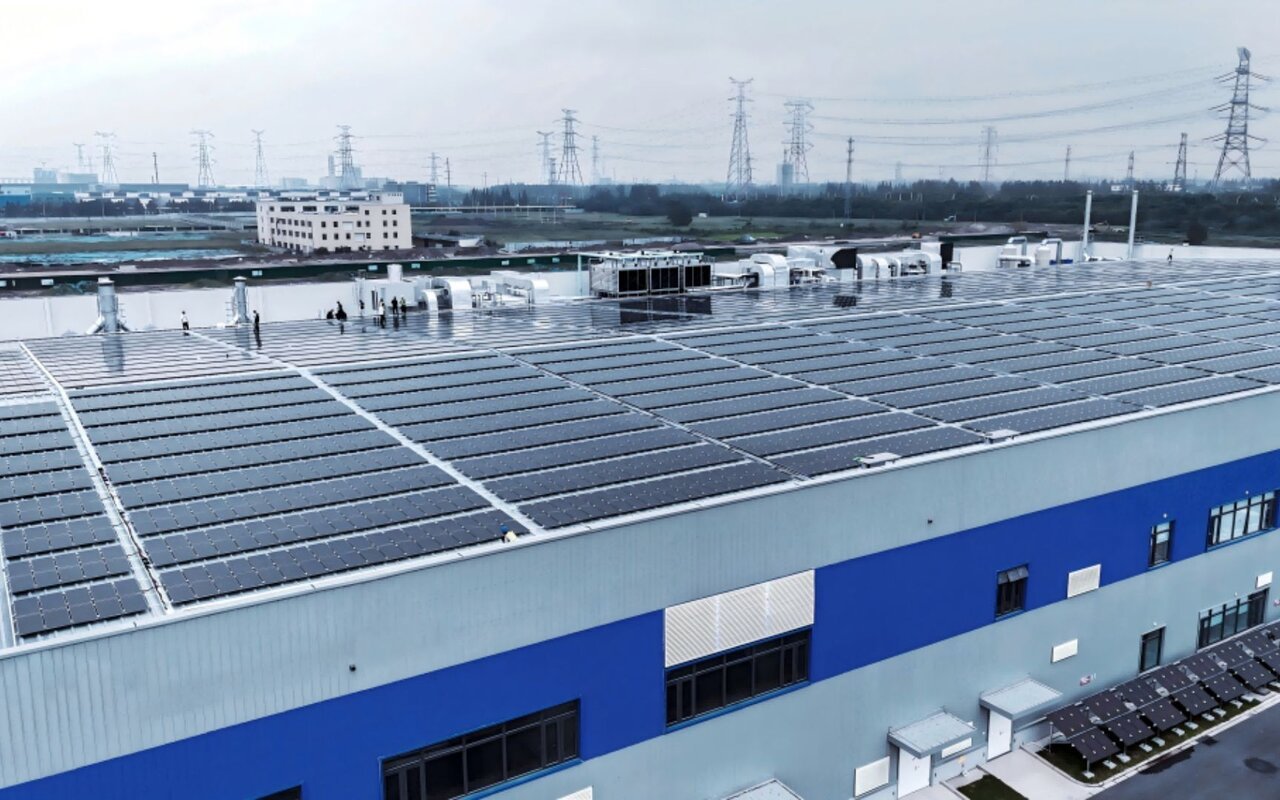 Nankin et Renshine certifient 22,0% sur panneaux pérovskite et mesurent un gain réel face au silicium