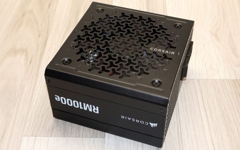 Un interrupteur thermique à 30 mm du connecteur coupe la carte graphique à 65 °C : la réponse de Corsair aux 12V-2×6 qui fondent