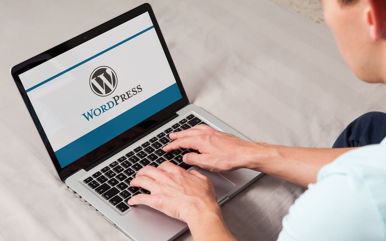 Près de 2 000 sites WordPress piratés hébergeaient une extension “verify” qui affiche un faux captcha Cloudflare à leurs visiteurs