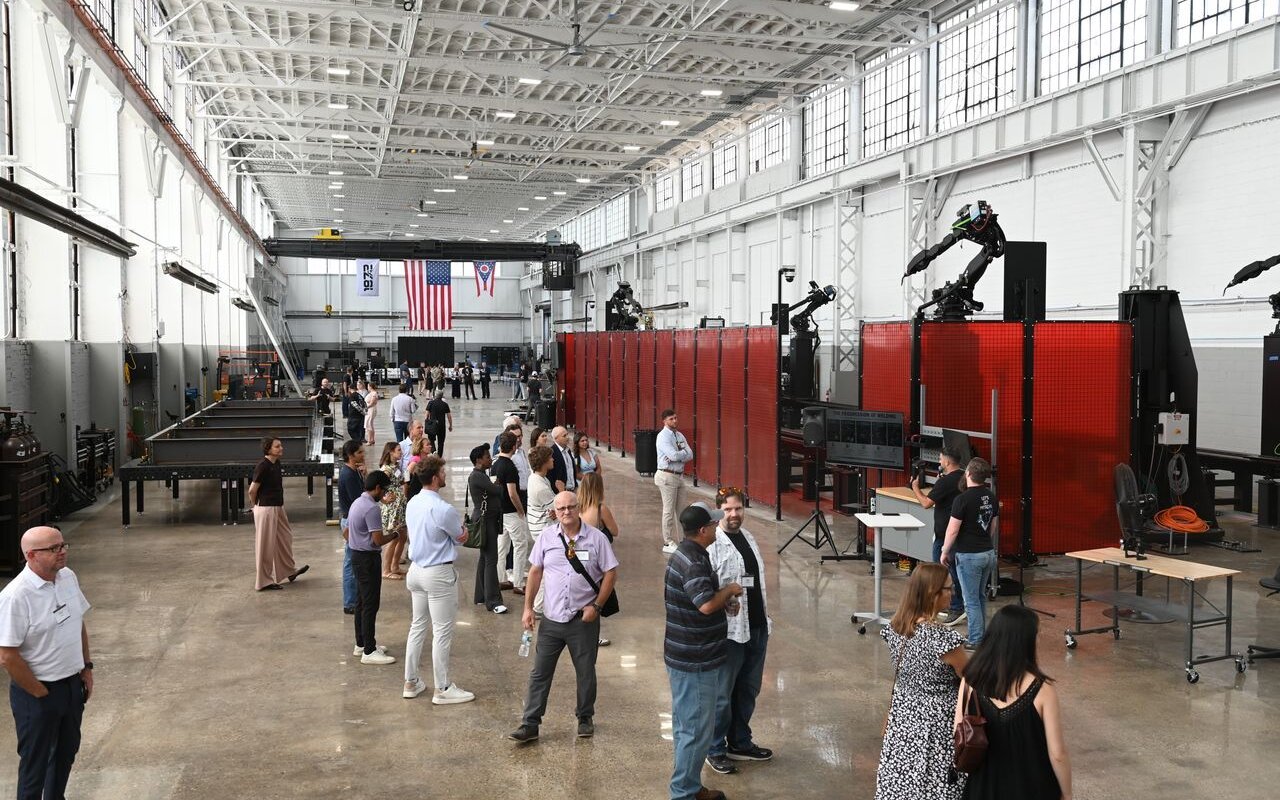 Trois ex-ingénieurs de SpaceX ont quitté les fusées pour construire 1872, une usine robotisée de châssis d’acier à Cincinnati