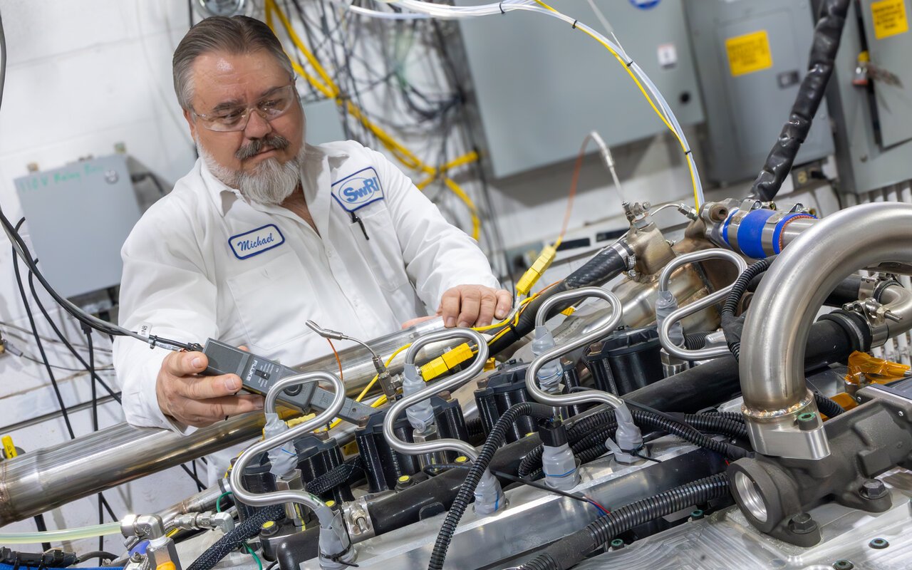 SwRI vient de prouver qu’un moteur H2-ICE turbocompressé peut atteindre le couple du diesel dans les utilitaires, et c’est une première technique majeure