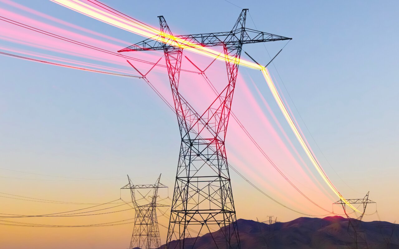 Techniciens I&M inspectant un poste électrique moderne en Indiana