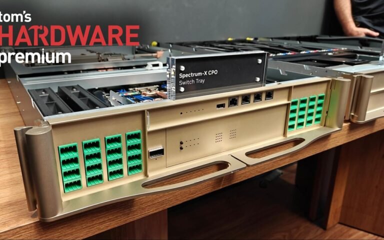 Les retards du CPO propulsent le near-packaged optics comme étape intermédiaire des data centers IA