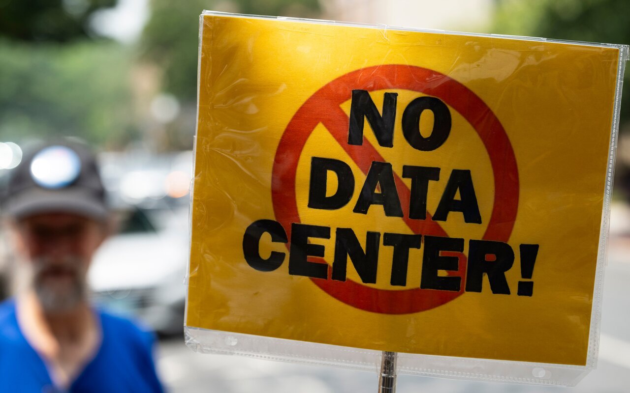 Réunion publique locale contre l'implantation d'un data center