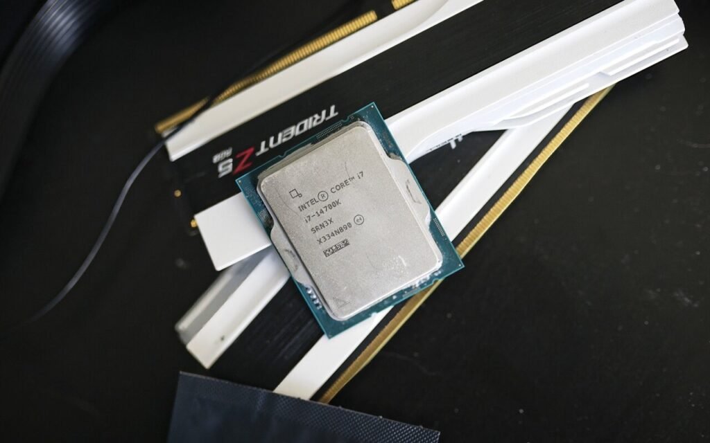 Intel garde Raptor Lake et le socket LGA 1700 au catalogue : la flambée de la DDR5 ramène les acheteurs vers la DDR4