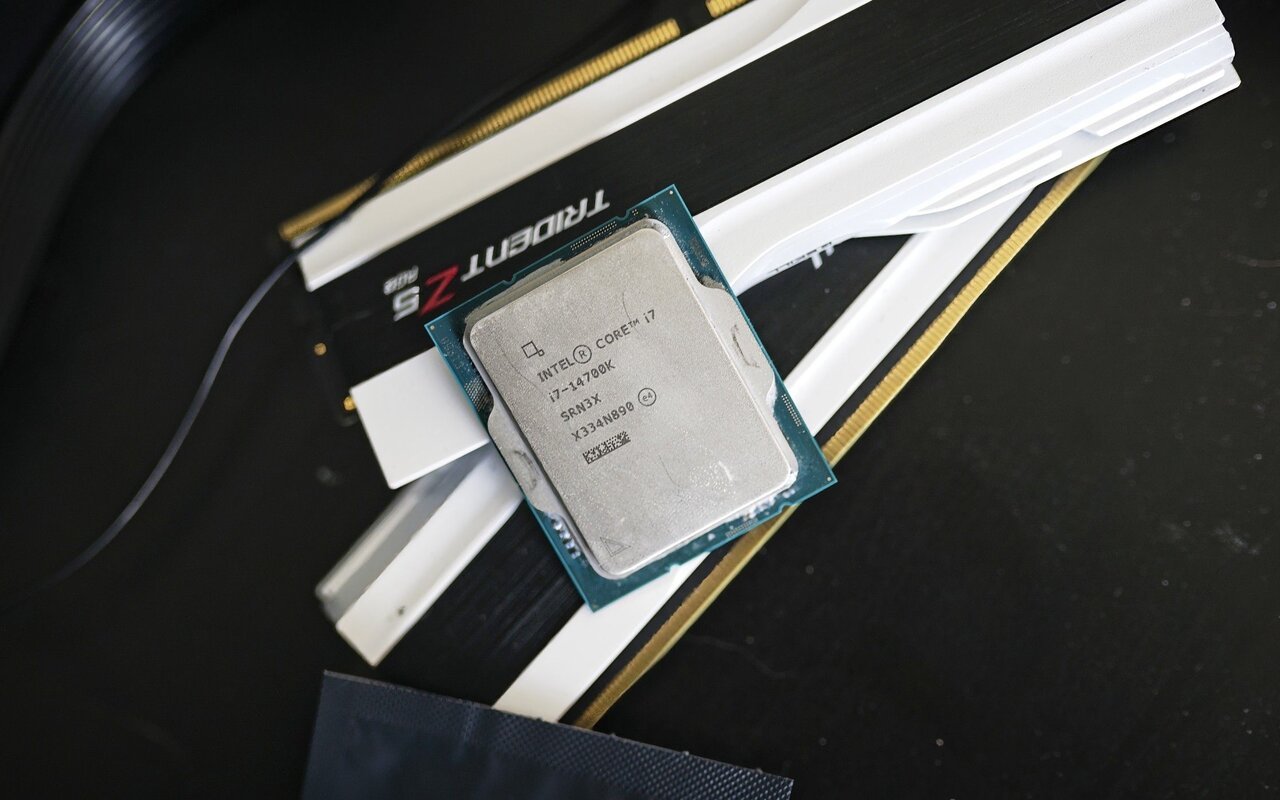 Intel garde Raptor Lake et le socket LGA 1700 au catalogue : la flambée de la DDR5 ramène les acheteurs vers la DDR4