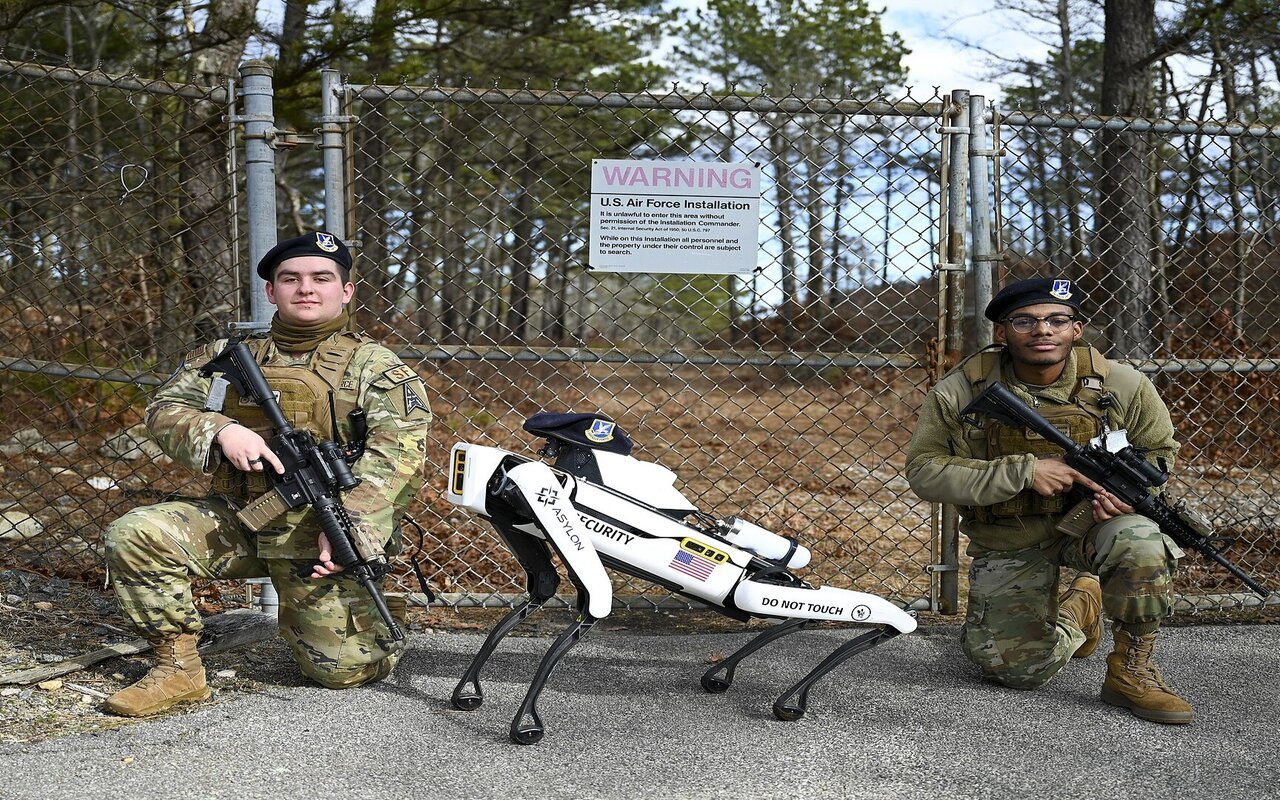 La Chine veut envoyer des chiens-robots construire sa base lunaire avant 2035, mais les ingénieurs se heurtent à des obstacles que personne n’avait vraiment anticipés