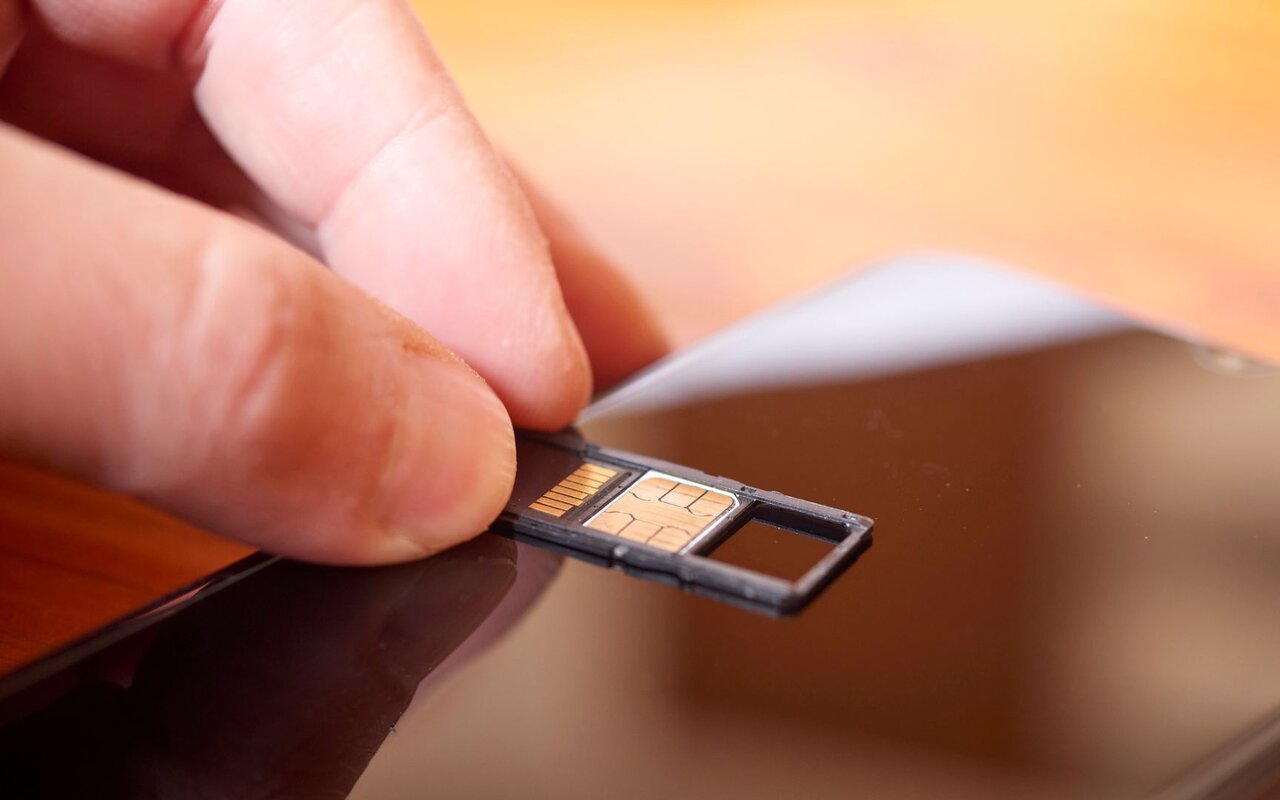 Comment une simple SIM malveillante exploite la faille Proactive SIM pour compromettre téléphones et bornes en toute discrétion, selon USENIX WOOT 2026
