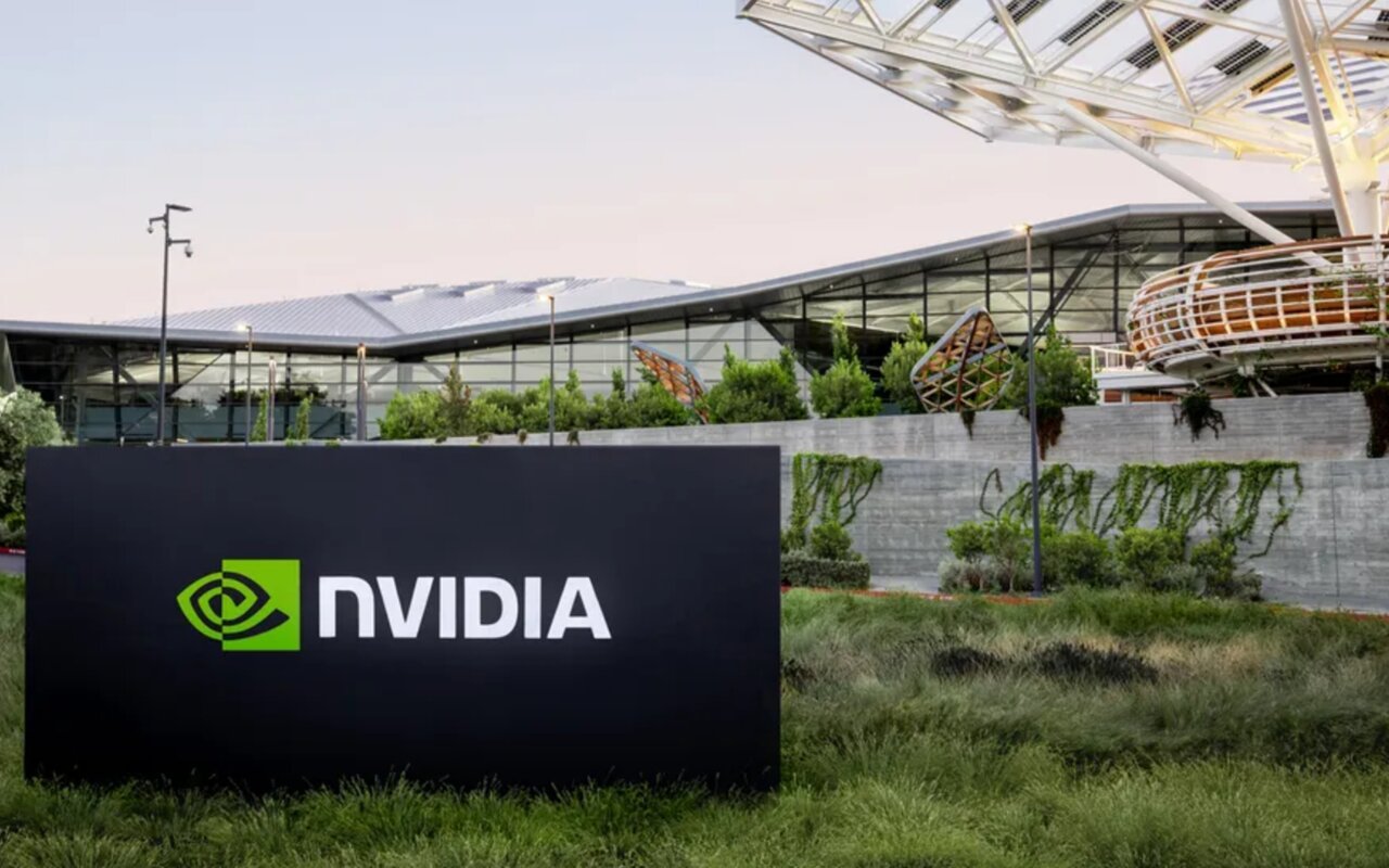 Laboratoire test GPU Nvidia Ampere avec ingénieurs en action