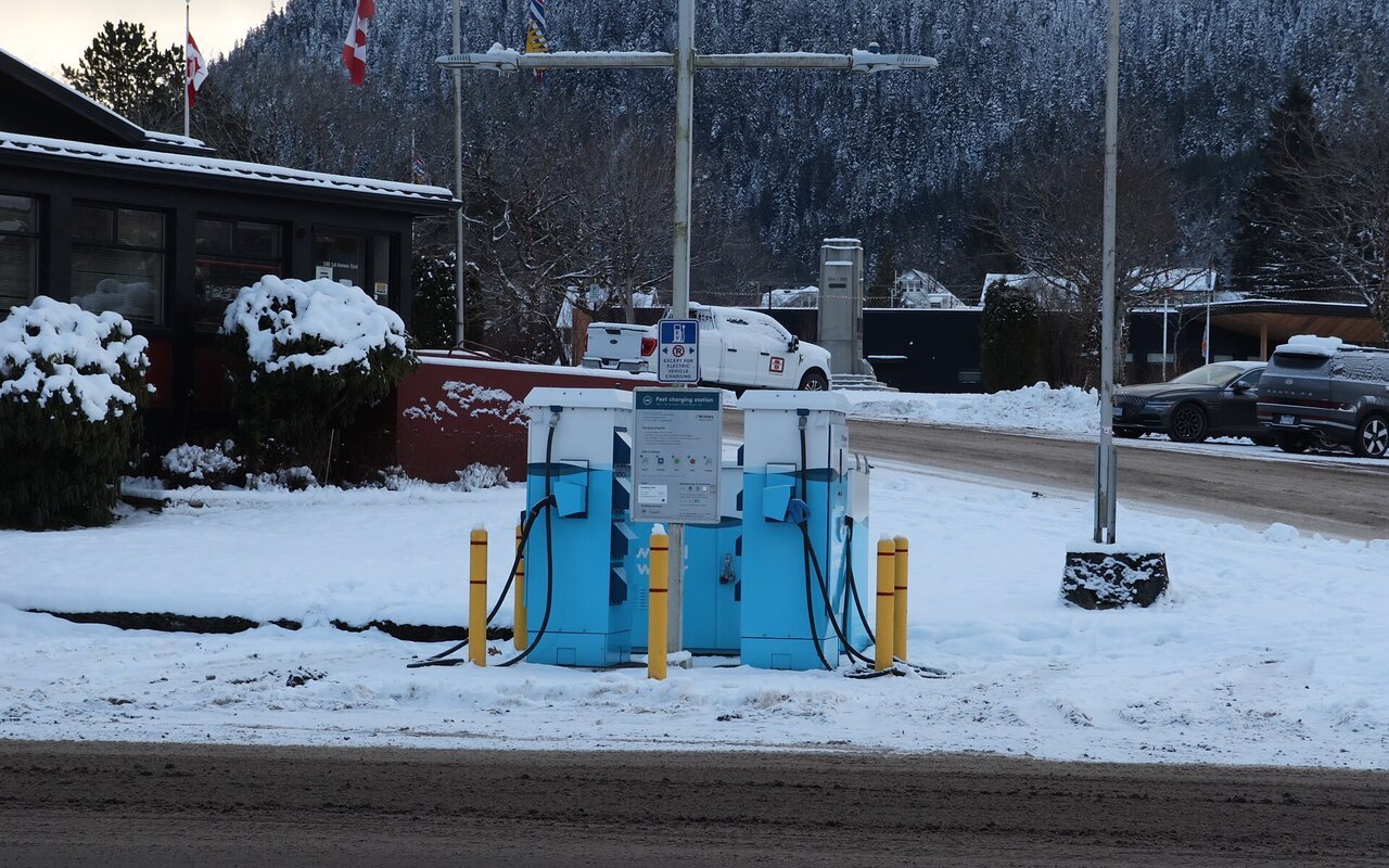 Station de recharge rapide pour véhicules électriques en conditions hivernales
