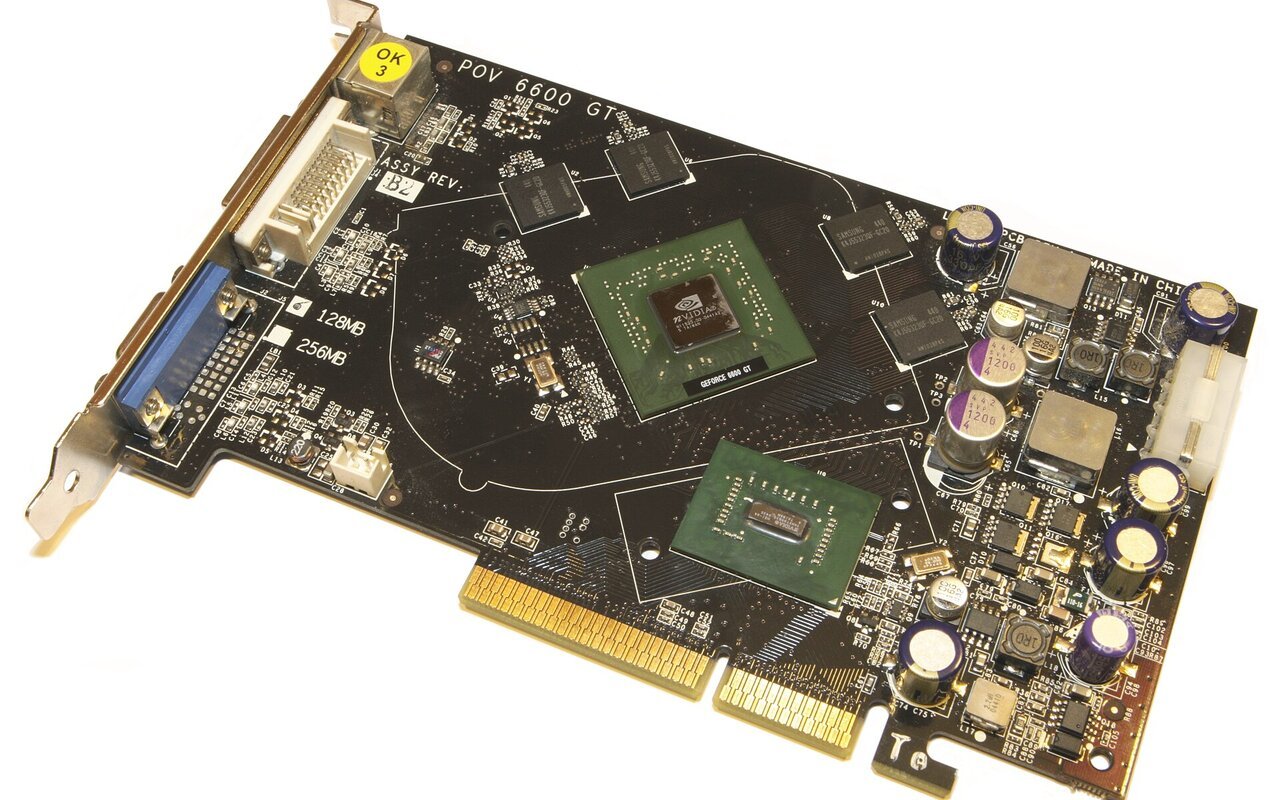 Carte graphique NVIDIA GeForce 6600GT AGP avec dissipateur thermique