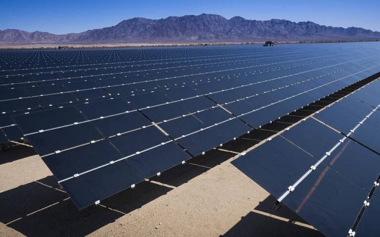 36 949 emplois supprimés dans les énergies propres américaines en 2025, mais le stockage et le réseau continuent d’embaucher
