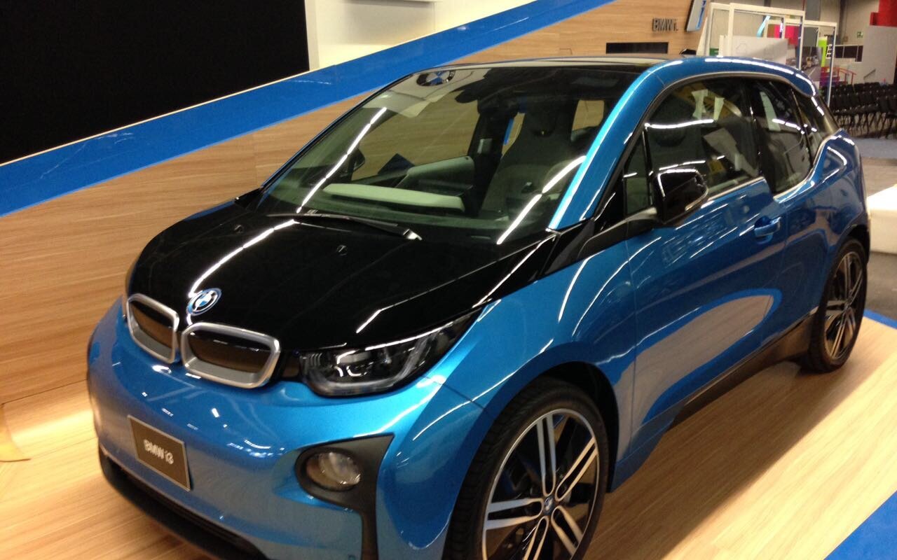 BMW i3 électrique exposée lors d'un événement public